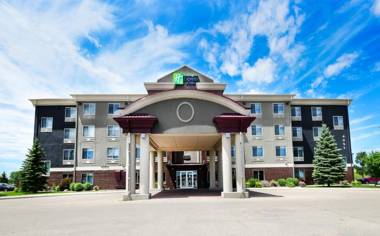 Holiday Inn Express Hotel & Suites Grand Forks an IHG Hotel