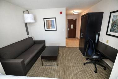 Holiday Inn Express Hotel & Suites Grand Forks an IHG Hotel