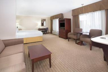 Holiday Inn Express Hotel & Suites Minot South an IHG Hotel