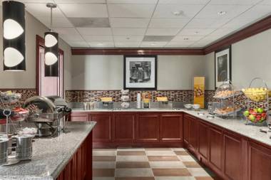 Hampton Inn & Suites Cleveland-Beachwood