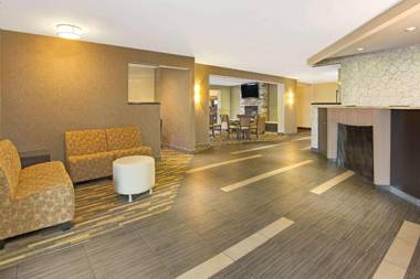 Hawthorn Suites by Wyndham Cincinnati/Sharonville