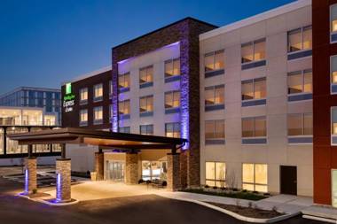 Holiday Inn Express & Suites - Cincinnati NE - Red Bank Road an IHG Hotel