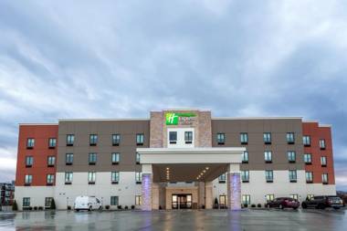 Holiday Inn Express & Suites - Columbus - Worthington an IHG Hotel