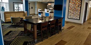 Holiday Inn Express & Suites Dayton North - Vandalia an IHG Hotel