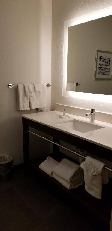 Four Points by Sheraton Cleveland-Eastlake