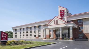 Red Roof Inn & Suites Cleveland - Elyria