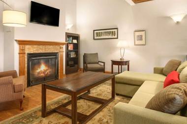 Country Inn & Suites by Radisson Findlay OH