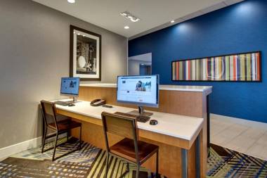 Holiday Inn Express & Suites Findlay North an IHG Hotel