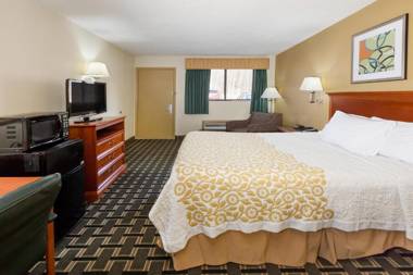 Days Inn by Wyndham Kent - Akron