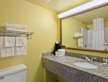 Travelodge by Wyndham Lima OH