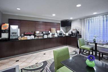 La Quinta by Wyndham Cleveland Macedonia