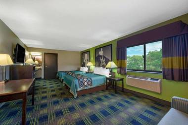 Super 8 by Wyndham Cleveland