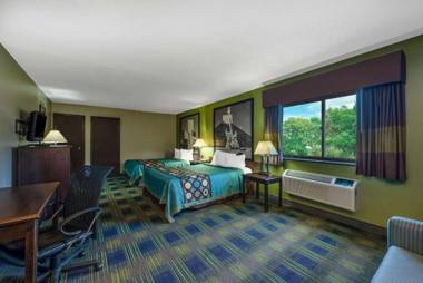 Super 8 by Wyndham Cleveland