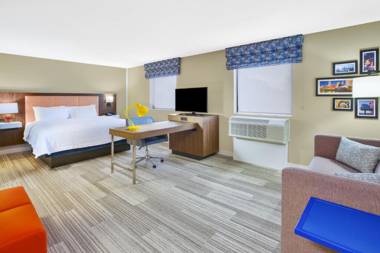 Hampton Inn & Suites Oakwood Village-Cleveland