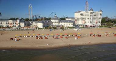 Cedar Point Hotel Breakers