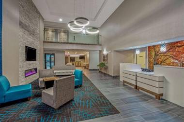 La Quinta Inn & Suites by Wyndham Dayton North - Tipp City