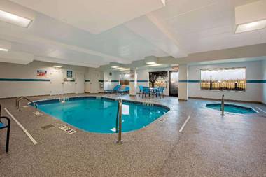 La Quinta Inn & Suites by Wyndham Dayton North - Tipp City