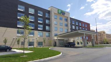 Holiday Inn Express & Suites Toledo West an IHG Hotel