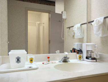 Super 8 by Wyndham Wapakoneta