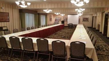 Holiday Inn Express Hotel & Suites Youngstown North-Warren/Niles an IHG Hotel