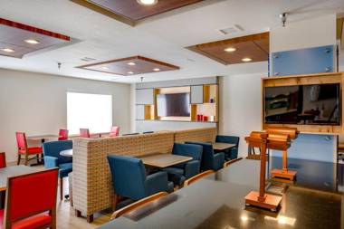 Holiday Inn Express Hotel & Suites Oklahoma City-Bethany an IHG Hotel