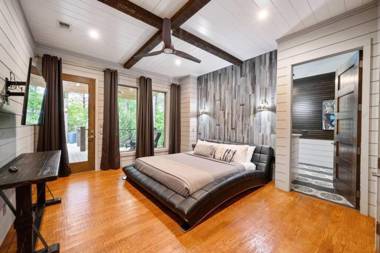 Strawberry Wine - Stunning Luxury Cabin 2 Bedrooms with Game Room and Hot Tub !