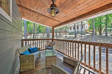 Modern Studio Cabin with Fire Pit Deck and BBQ!