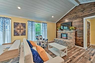 Modern Studio Cabin with Fire Pit Deck and BBQ!