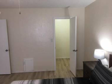 Cozy Upstairs 1 Bedroom Apartment close to Fort Sill