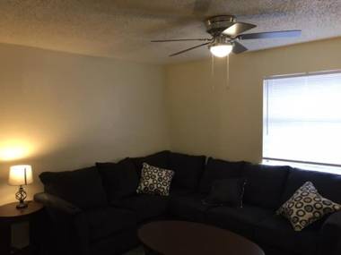 Simple 1-bedroom unit upstairs close to Fort Sill!