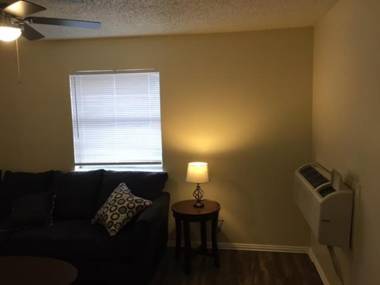 Simple 1-bedroom unit upstairs close to Fort Sill!