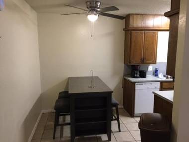 Simple 1-bedroom unit upstairs close to Fort Sill!