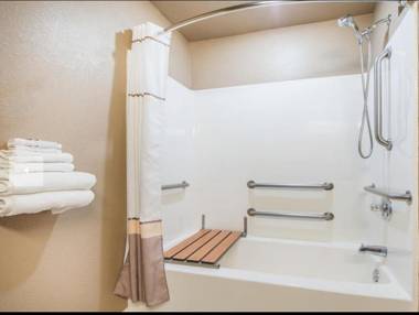 Microtel Inn and Suites By Wyndham Miami OK