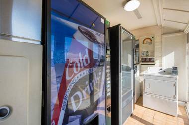Econo Lodge Inn & Suites