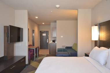 Holiday Inn Express & Suites Oklahoma City Mid - Arpt Area an IHG Hotel