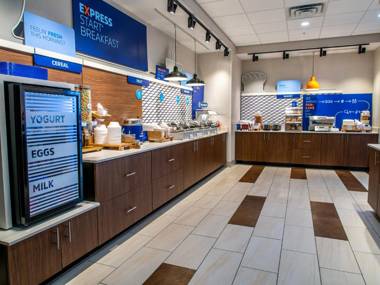 Holiday Inn Express & Suites - Oklahoma City Airport an IHG Hotel