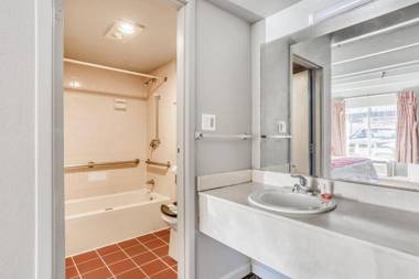 OXFORD INN Lincoln Blvd