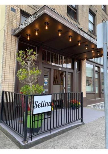 Selina Commodore Astoria