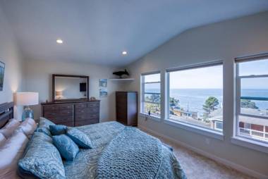Oceanview Townhome - Pet Friendly - Sleeps 6 - King