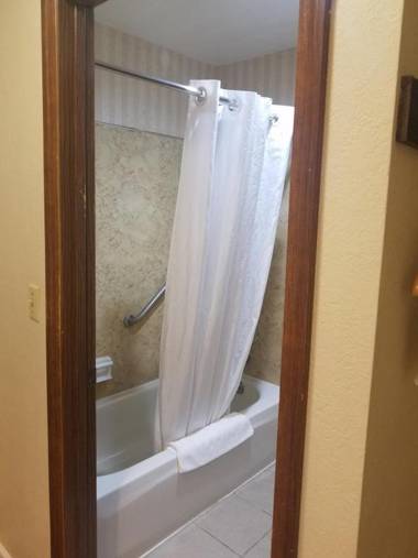 Howard Johnson by Wyndham Portland Airport