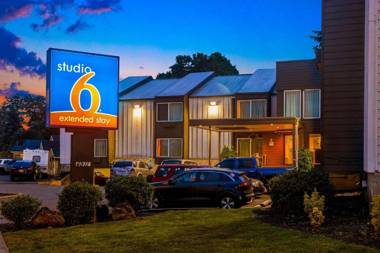 Studio 6-Portland OR