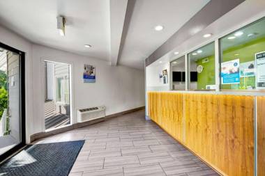 Studio 6-Portland OR