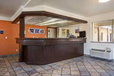 Motel 6 Portland Mall - 205