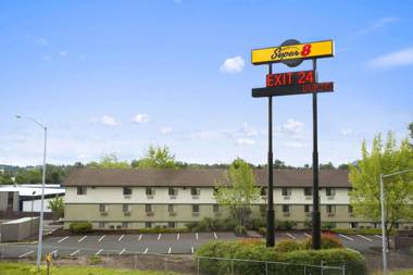 Super 8 by Wyndham Portland Airport