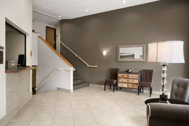 Super 8 by Wyndham Portland Airport