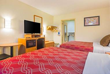 Econo Lodge Portland - I-205