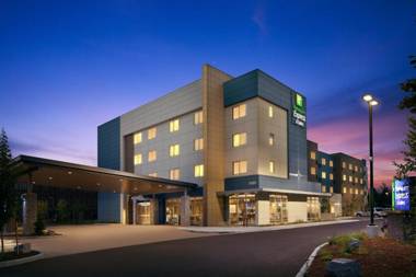 Holiday Inn Express & Suites - Portland Airport - Cascade Stn an IHG Hotel