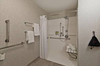Holiday Inn Express & Suites - Portland Airport - Cascade Stn an IHG Hotel