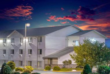 Super 8 by Wyndham Altoona