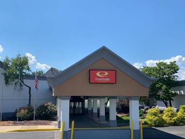 Econo Lodge Inn & Suites